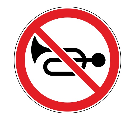 Знак 3.26. Подача звукового сигнала запрещена.