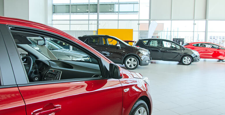 брать машину в кредит в автосалоне