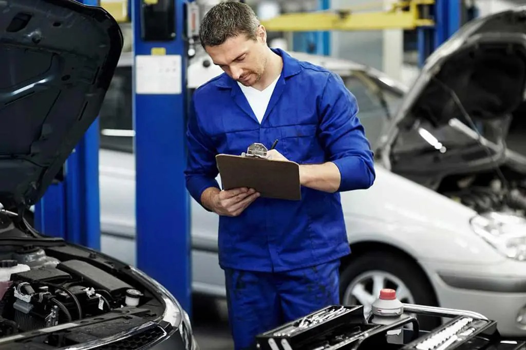 Когда нужно пройти техосмотр старой машины, после покупки в салоне, после смены владельца