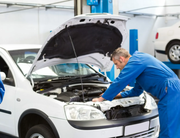 Когда нужно пройти техосмотр старой машины, после покупки в салоне, после смены владельца