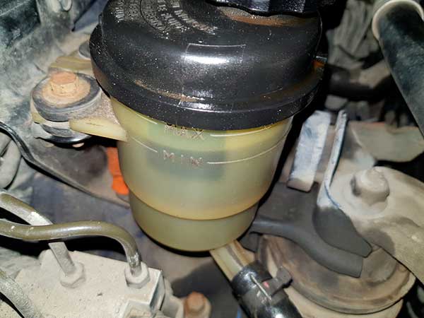 Проверка уровня жидкости ГУР