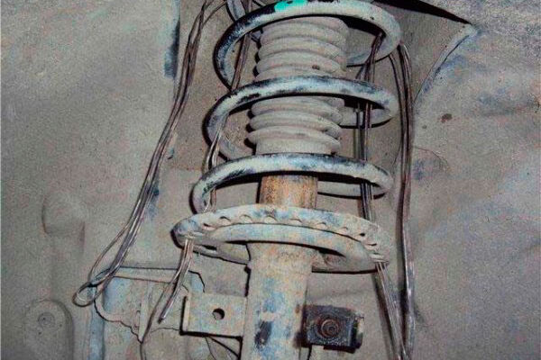 Стойка амортизатора