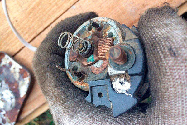 Неисправное втягивающее реле