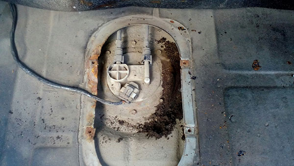 Причины запаха бензина в салоне