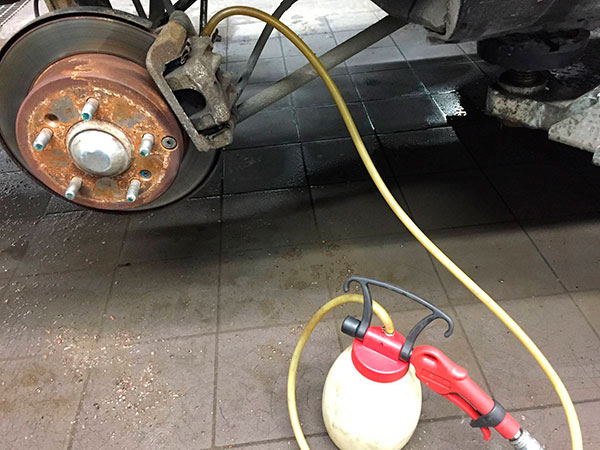 Прокачка тормозов