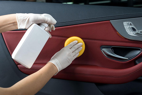 Уход за кожаным салоном авто