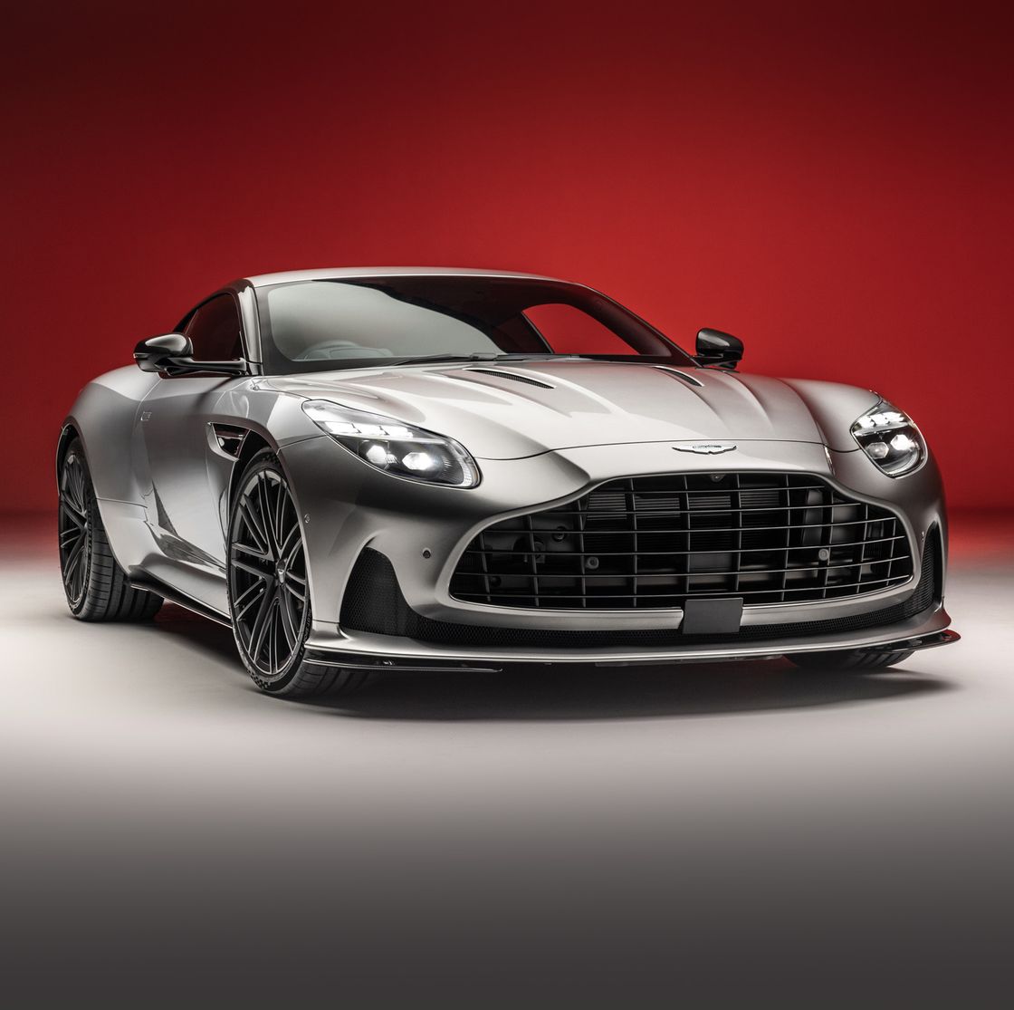 Aston Martin DB12 2024 года Aston Martin DB12 2024 года