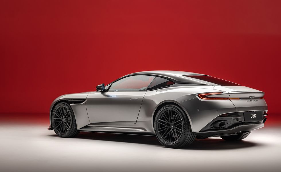 Aston Martin DB12 2024 года Aston Martin DB12 2024 года