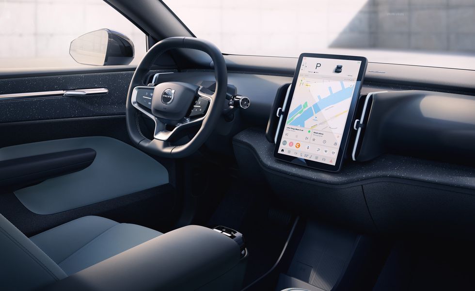 2025 Volvo EX30 - это крошечный электрический внедорожник, который является примером этики EV