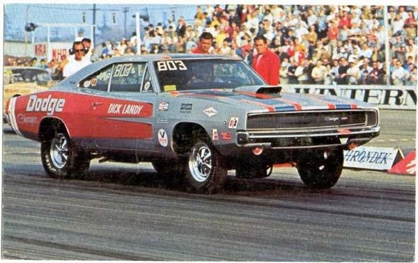 Dodge Charger на гоночном треке