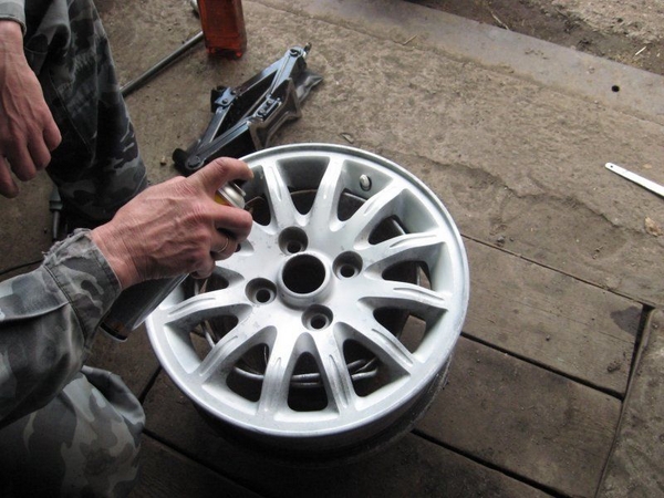 наносим слой грунтовки на диски