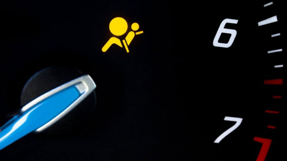 Почему горит знак ошибки подушки безопасности