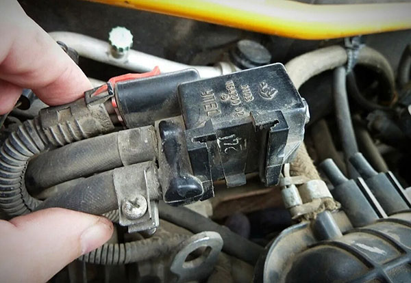 Клапан продувки адсорбера