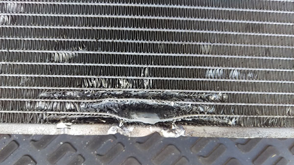 Пробит радиатор двигателя