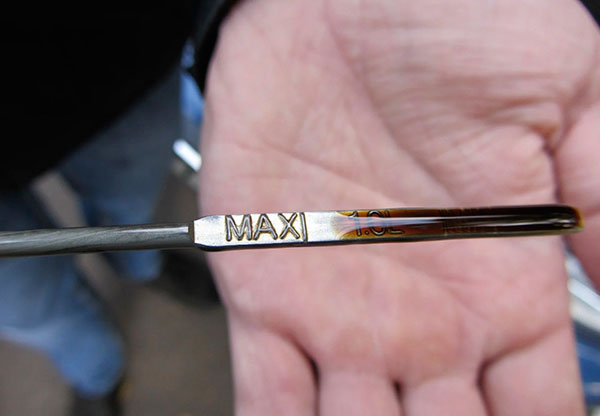 Почему масло в двигателе быстро чернеет