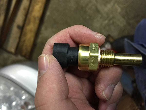 Датчик температуры охлаждающей жидкости