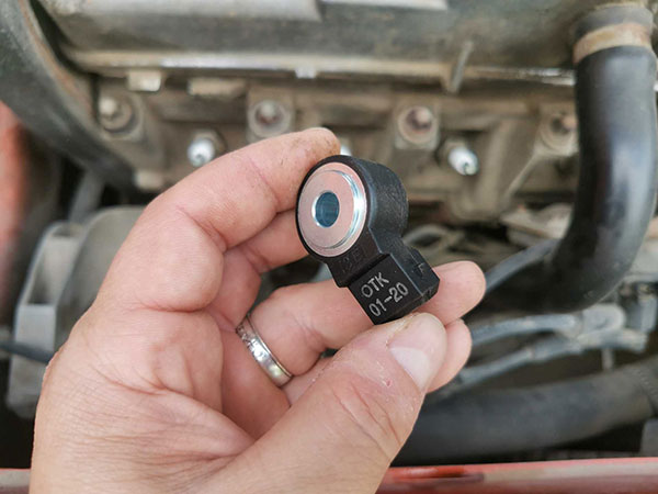 Замена датчика детонации