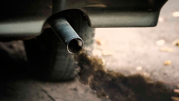 Черный дым из выхлопной трубы