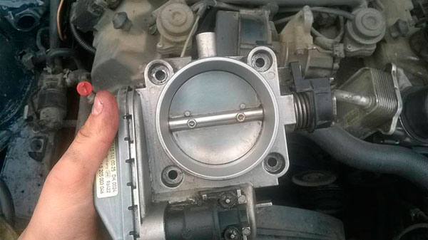 Плавают обороты двигателя на холостом ходу – причины и решение
