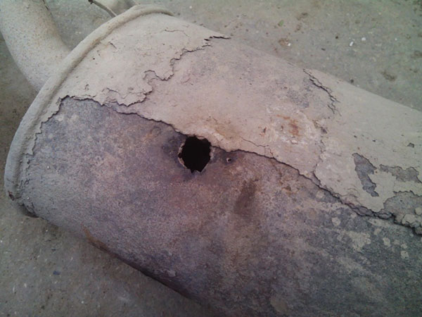 Дыра в глушителе