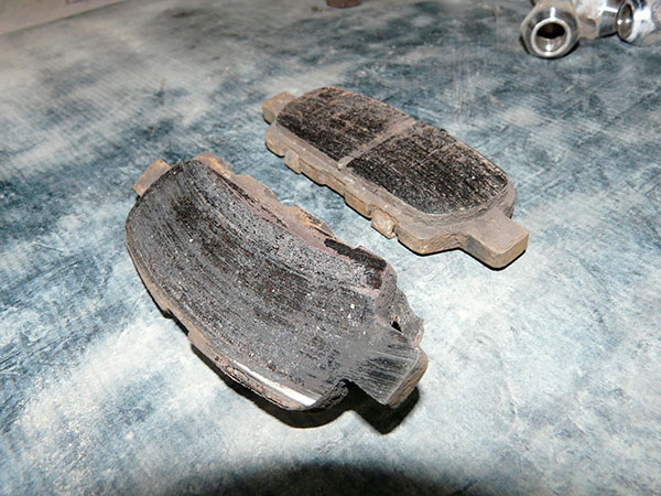 Неравномерный износ колодок