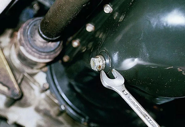 Сливная пробка коробки передач