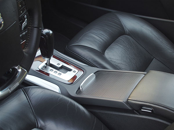 Кожаный салон автомобиля