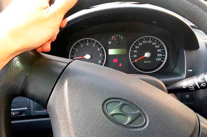 Стук при повороте руля