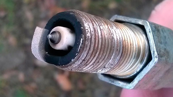 Белый нагар на свече