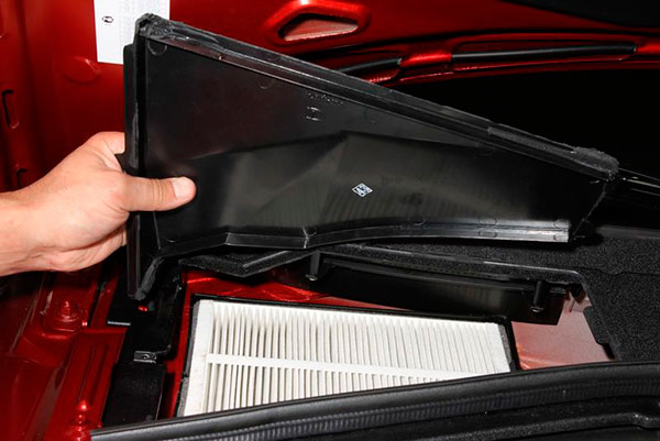 Где находится салонный фильтр