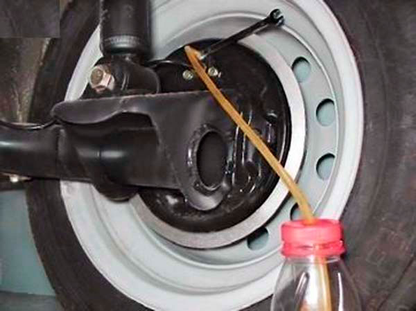 Как самостоятельно заменить тормозные колодки