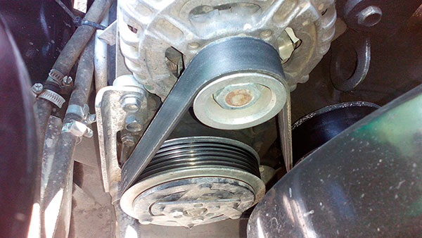 Почему свистит ремень генератора на холодную и что с этим делать