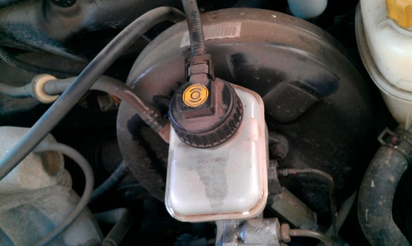 Емкость с топливной жидкостью