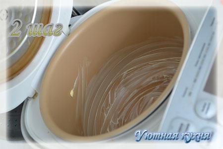 смазываем чашу мультиварки маслом