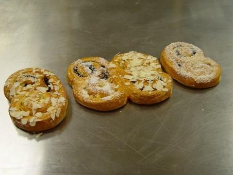 завиток из слоеного теста завиток из слоеного теста