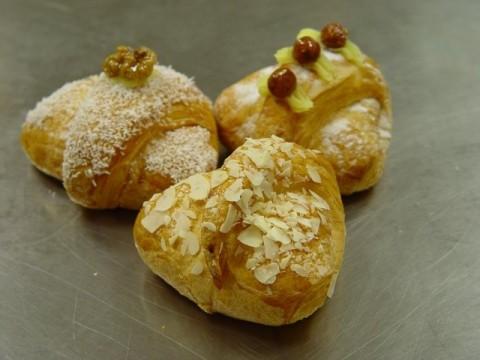 слойка из слоеного теста с начинкой слойка из слоеного теста с начинкой