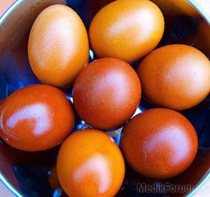 яйца окрашенные луковой шелухой яйца окрашенные луковой шелухой