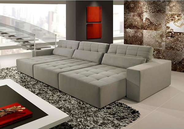 Диван в комнате