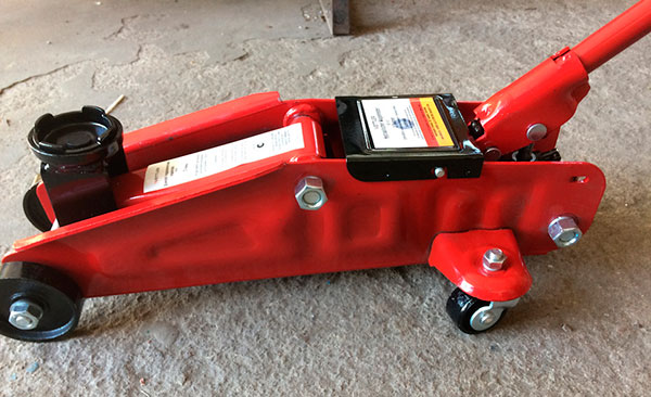 Домкрат подкатной