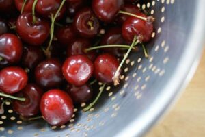 как удалить косточки из вишен