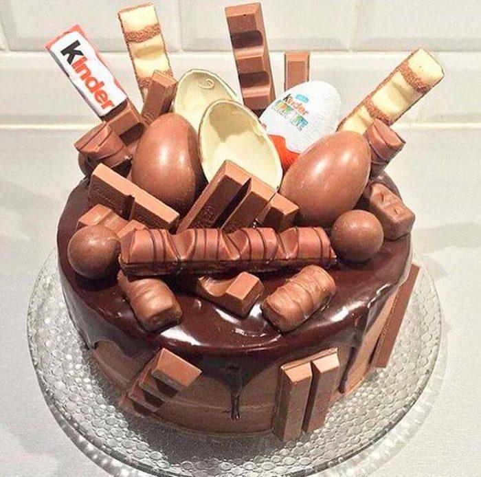 как украсить торт на новый год огненного петуха - готовым шоколадом