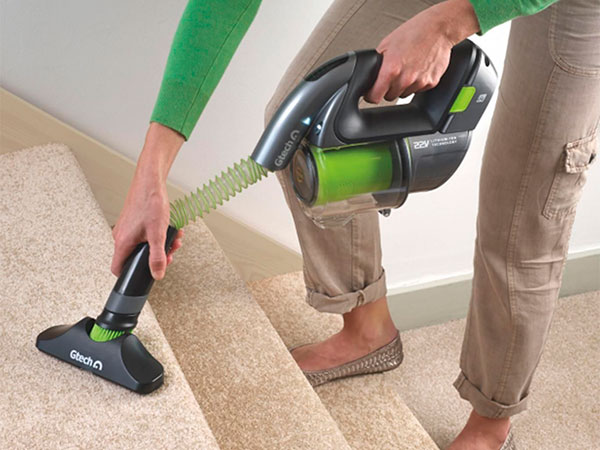 Уборка минипылесосом