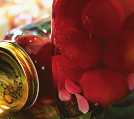 помидоры со свеклой и чесноком