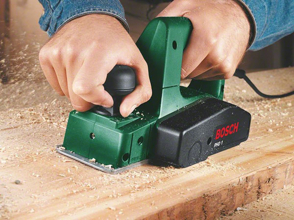 Работа электрорубанком