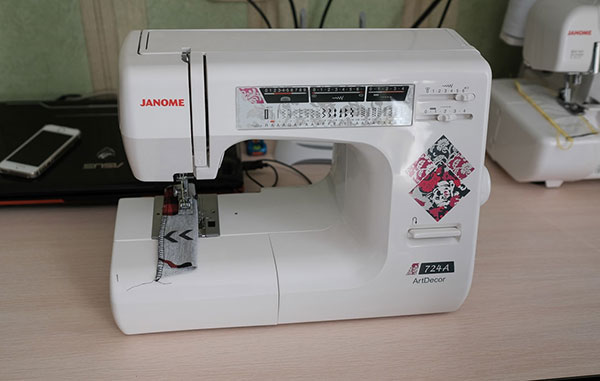 Janome ArtDecor 724A