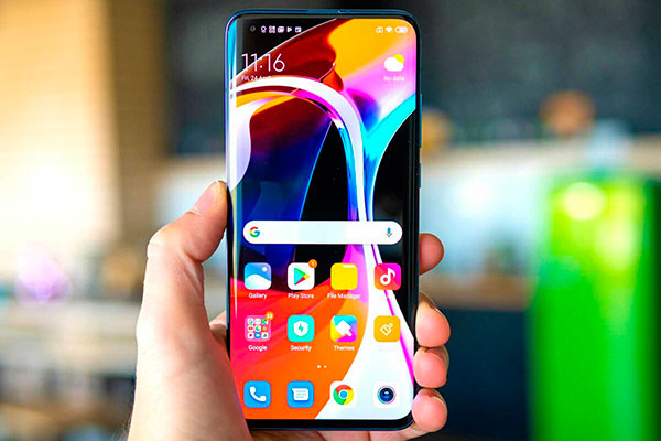 Смартфон в руках