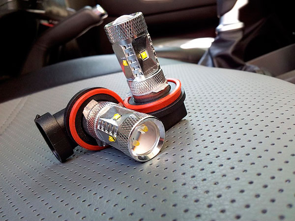 Всё о лампах противотуманных фар: виды, выбор и замена