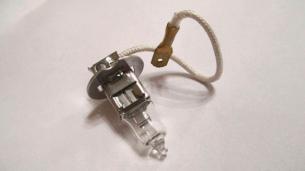 Всё о лампах противотуманных фар: виды, выбор и замена