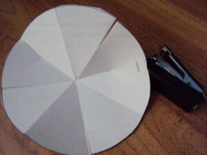 выпечка куличей в самодельных бумажных формах