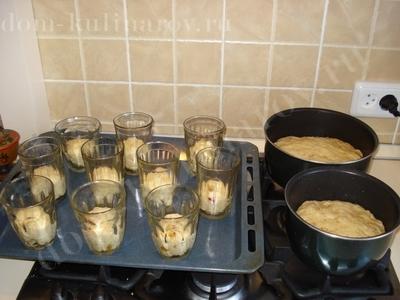 выпечка пасхальных куличей в стаканах